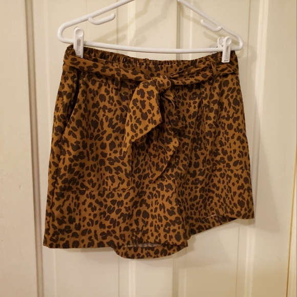 A New Day Women's Flowy Cheeta Print Shorts - Picture 1 of 8